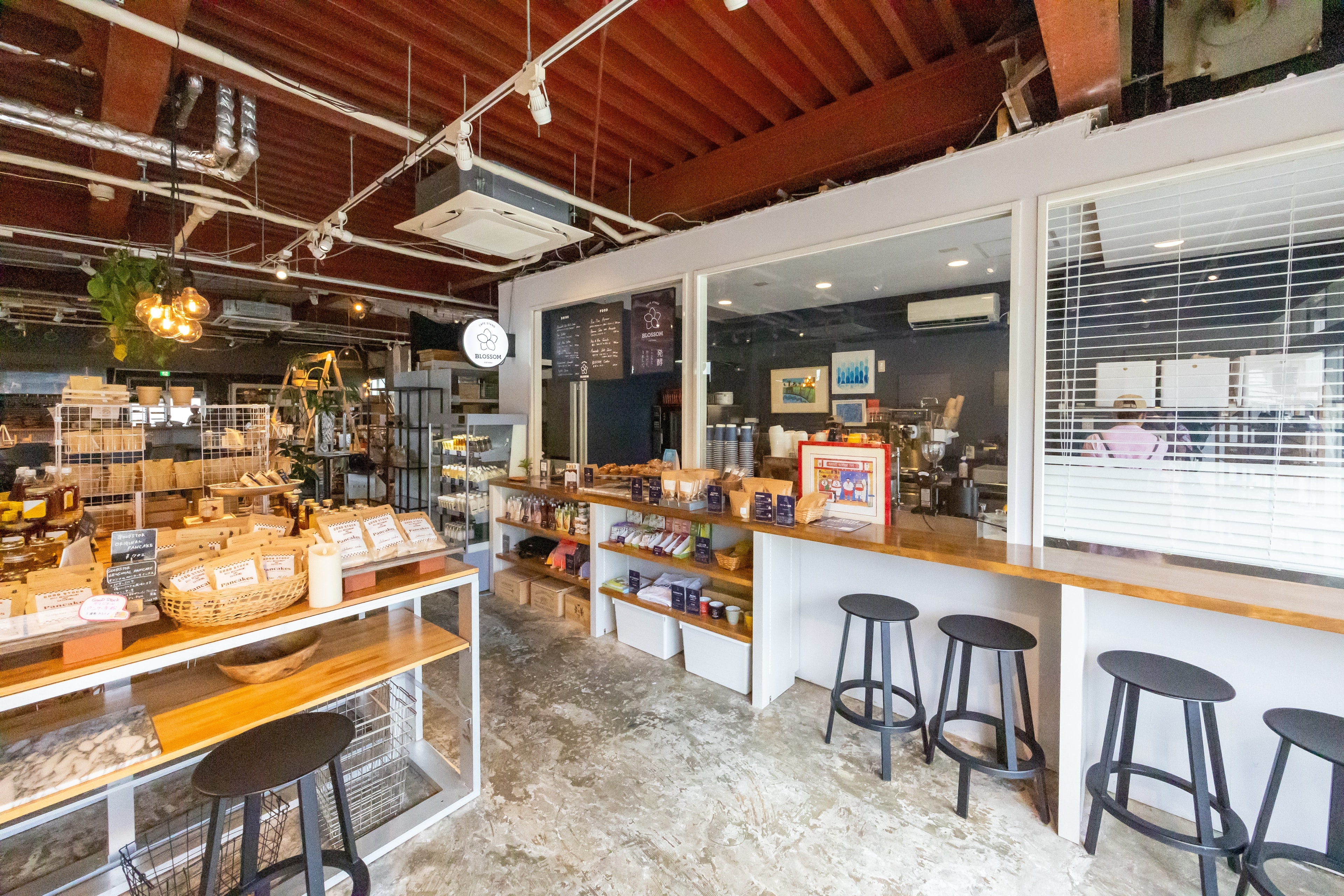 CAFE STAND BLOSSOM の店内